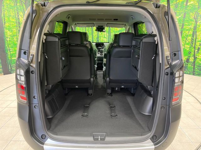 普段のお買い物や通勤、送迎等に十分な荷室スペースを確保しております。セカンドシートを倒すと、大きな荷物の積載も可能です♪