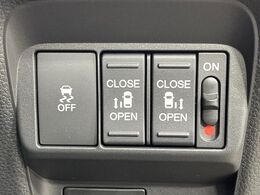 【両側パワースライドドア】スマートキーや運転席のスイッチで後席両側スライドドアの開閉が可能♪電動だから力を入れてドアを開ける必要が無く、小さなお子様でも簡単に開け閉めでき快適です♪