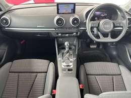 Audiのインテリアはエクステリア同様、優れたデザイン性とクオリティ、そして機能性を兼ね備えております。