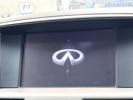 【メーカー純正ナビ】インテリアに溶け込むスタイリッシュな「専用設計」メーカーナビを装備♪視認性や操作性など基本性能にも優れ、より上質なカーライフをお楽しみいただけます。