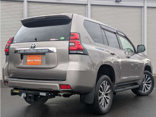 北海道内は勿論、全国各地への陸送でのご納車が可能です。陸送費用は地域や車種によって違いますので、お気軽にお問い合わせください。