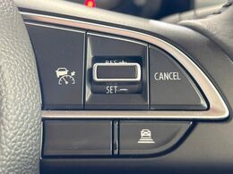 【アダプティブクルーズコントロール】高速道路での長距離走行が楽に！！自動で速度を保つクルーズコントロールが、衝突軽減システムと連携し、前方の車両を感知して車間を保つように速度調節してくれます！！