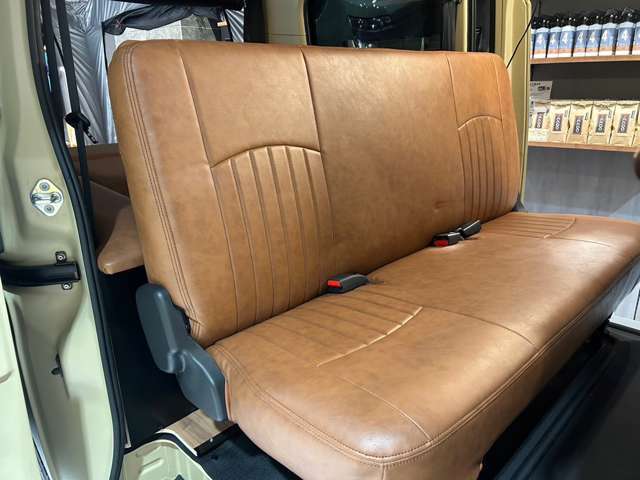オリジナルベットキットとオリジナルヴィンテージシートカバーで車内の雰囲気もアップ☆クッション性も良く快適に過ごせます♪内外装共にカスタムすれば、お出かけがさらに楽しくなるはず☆
