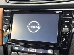 【大画面ナビ】人気の大型9インチナビを装備。存在感のある大画面はインパクト大！ナビ利用時のマップ表示は見やすく、テレビやDVDは臨場感がアップ！いつものドライブがグッと楽しくなります♪