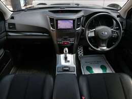 すっきりとしたレガシィWらしいデザインのダッシュ回り！フロントビューの視認性もよく運転しやすいと思います★