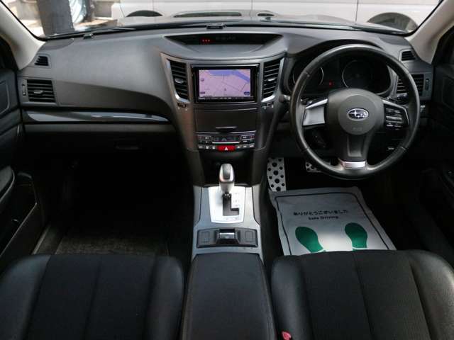 すっきりとしたレガシィWらしいデザインのダッシュ回り！フロントビューの視認性もよく運転しやすいと思います★