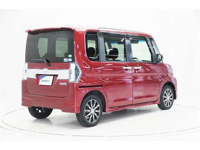 後続車から視認性の良いストップランプの配置で追突抑制になります。