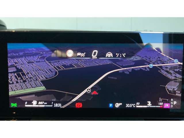 【コマンドシステム】センターのコントローラーとスイッチ類及び音声認識機能により、ナビゲーションやオーディオ＆ビジュアル、車両設定等を安全に操作できます。また高精度ディスプレイを採用しています。