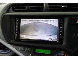 バックカメラ装備！今や無くてはならない、必須装備のバックカメラ付き。バック時の車両後方の死角をモニター上に映し出すので、駐車が苦手な方や見通しの悪い場所でも安心して駐車することができるんです（＾O＾）