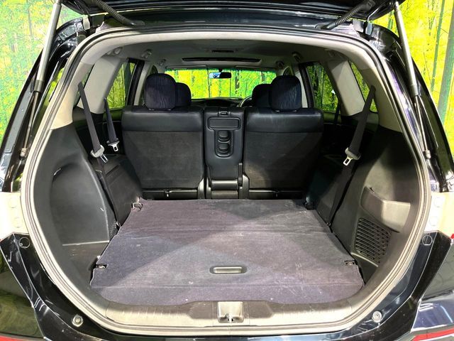 後席を格納すると、これだけの広さが！シーンに合わせたシートアレンジで、大きな荷物も積むことが出来ます♪