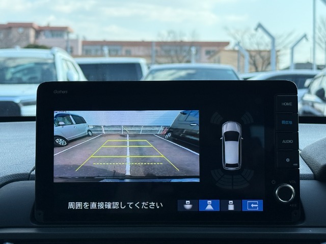 駐車時に便利なバックカメラを装備しています。