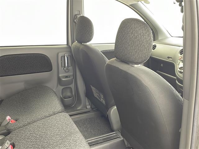 【運転席】座り心地が良いシートなので長時間の運転でも快適にお過ごしいただけます。新品のフロアマットのご注文も可能です。掲載箇所以外にご希望の写真がございましたらお気軽にお問い合わせ下さい。