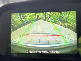 【バックカメラ】駐車時に後方がリアルタイム映像で確認できます。大型商業施設や立体駐車場での駐車時や、夜間のバック時に大活躍！運転スキルに関わらず、今や必須となった装備のひとつです！
