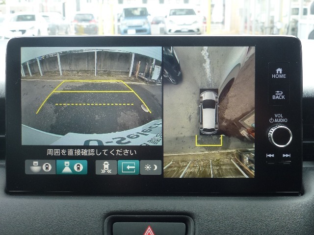 バック駐車が苦手な方や、初めてのお車で不安な方でも後方をナビ画面に映してくれるので、ラクラク停められます。