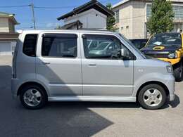 内装は、元々きれいなところから徹底的なクリーニングを実施しております。弊社の展示車両は、ディ-ラー認定中古車以上の仕上がりを意識して作業されております。ご不安な点は、遠慮なさらずお問い合わせください。