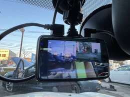 ドライブレコーダーが最初から装備されており、後から取り付ける手間もございません♪もしもの際の証拠になるのはもちろんのこと、あおり運転やいたずらの抑止力となり愛車を守ってくれますね♪