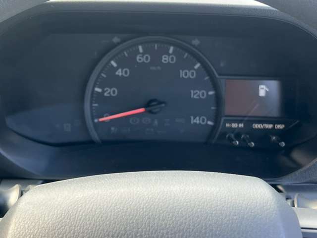 【ヘッドライト】ヘッドライトの曇り・ヒビ・水入りの確認。左右の状態の違いにより、骨格部へおダメージのヒントにします。