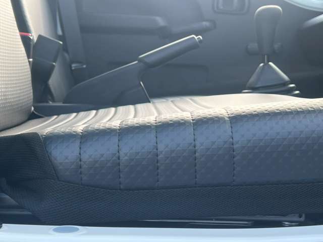 【地域最大級の在庫数】「在庫数が少なく、一度に複数台で比較できない」そんなお悩みはありませんか？専門店は、豊富な在庫をご用意！厳選した多くのお車の中から希望条件に合わせて、見て！触って！選べます！