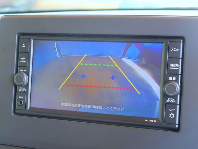 バックカメラがついて後方確認が簡単にできます！苦手としている車庫入れ等も安心して出来ますね！凄く需要の高い装備ですので、最初から付いていれば言う事なしですよね！？