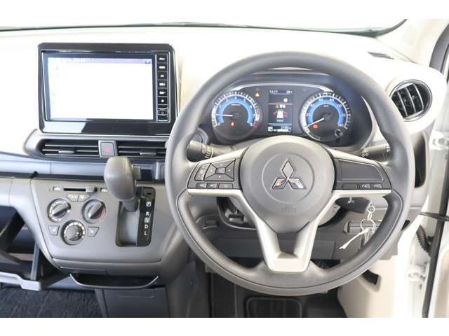 運転者にとっては日々使用することとなる運転席です。運転席が快適だと運転に集中することができますね。