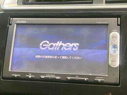 【純正ナビ】人気の純正ナビを装備しております。ナビの使いやすさはもちろん、オーディオ機能も充実！キャンプや旅行はもちろん、通勤や買い物など普段のドライブも楽しくなるはず♪