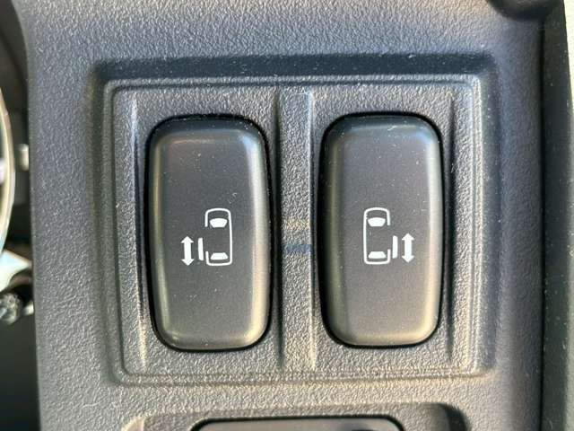 両側電動スライドドア搭載。