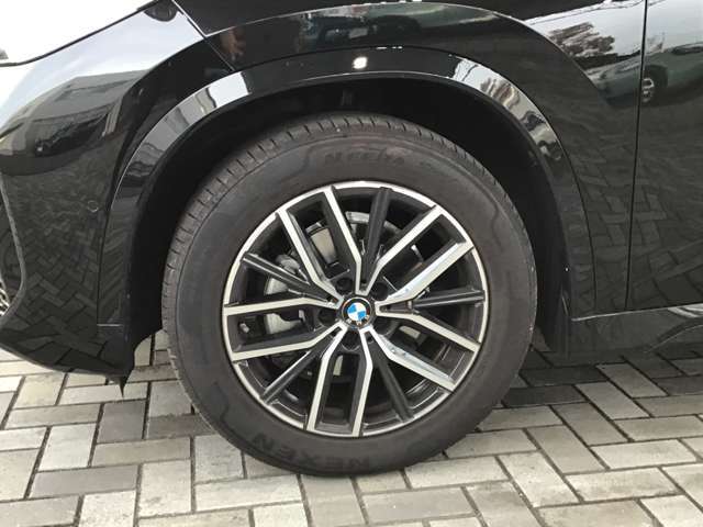 このお車は【浦和美園支店】に展示中です！ご来場、お問い合わせをスタッフ一同お待ちしております。＜住所＞埼玉県さいたま市緑区美園6-11-1　＜TEL＞048-812-2525