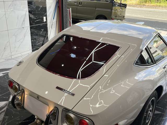 【ルーフ】ルーフにも目立つキズや凹みなど無くキレイな状態が保たれたお車です。コーティング施工も可能ですのでご相談下さい♪