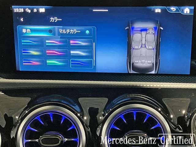 車内を彩るアンビエントライト。いつでもお好みの室内空間を演出してください。