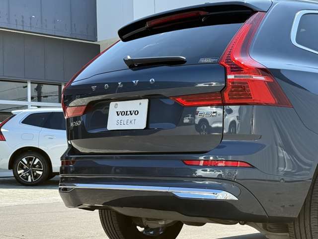 ◆バック/万が一を考え、安全性を重視する方に選ばれているVOLVO車。ドアを開閉するとその重み・厚みに驚くはず