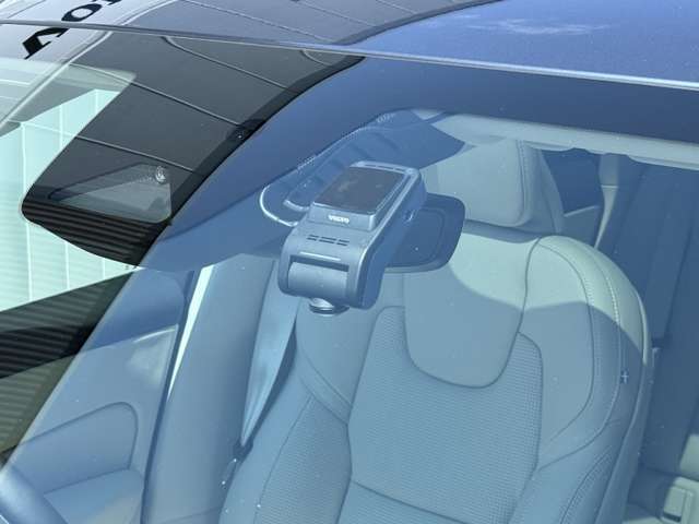 ◆純正ドライブレコーダー/本来オプションの装備ですが、この車なら最初から付属します。万が一の時にも心強い！