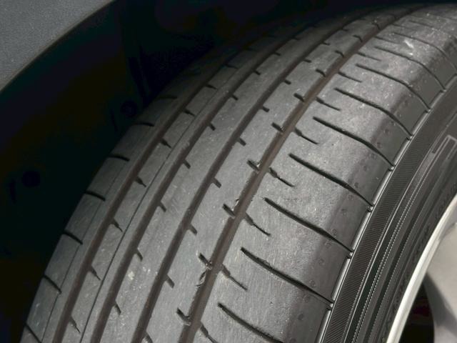 タイヤの溝もしっかりと残っております。（8部山程）
