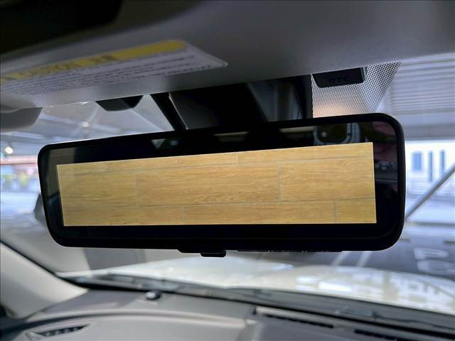 【デジタルインナーミラー】乗員、ヘッドレスト、積載物などでさえぎられがちなルームミラーの後方視界をクリアに保ちます！