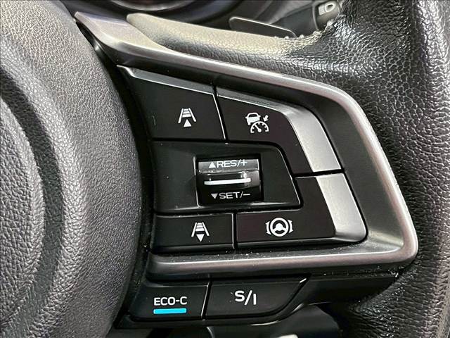 【レーダークルーズコントロール】追従型クルーズコントロールは、レーダーやビデオカメラが前方の車の状況を検知し、状況に合わせます。