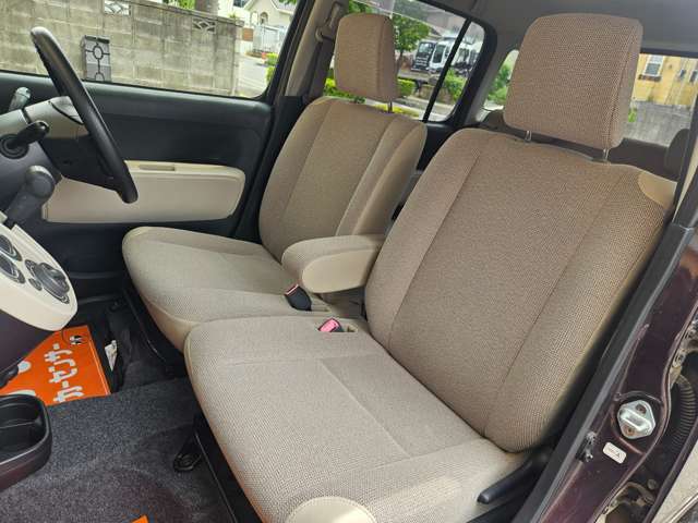 シートに目立つダメージは無く、状態良好です♪更にご納車前に専用スチーマーでクリーニング致します♪