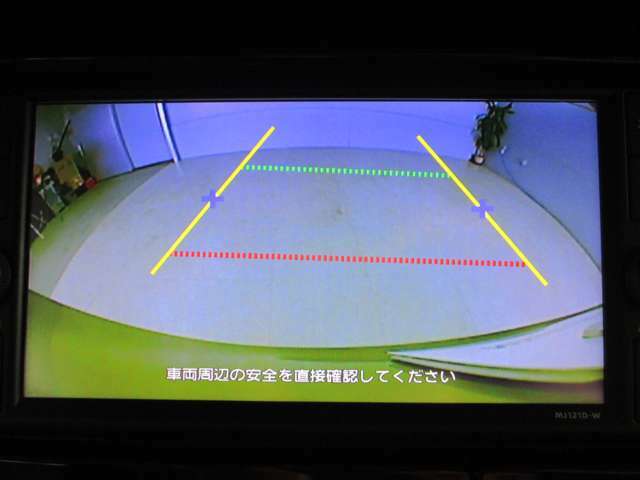 ■純正バックカメラ付！駐車する際に後方の確認がモニター上で出来て小さなお子様が後方で遊んでいても速やかに発見できて安心です。