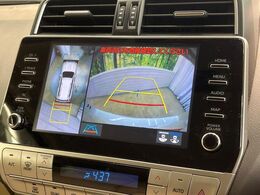 【パノラミックビューモニター】専用のカメラにより、上から見下ろしたような視点で360度クルマの周囲を確認することができます☆死角部分も確認しやすく、狭い場所での切り返しや駐車もスムーズに行えます。