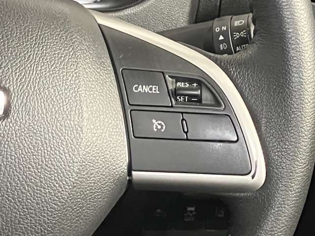 【クルーズコントロール】高速道路などで一定の速度を保つ際、アクセルなしでスピードが維持できるためとても便利です★長距離運転で快適かつスムーズな運転が可能です★