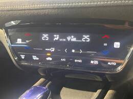 【オートエアコン】一度お好みの温度に設定すれば、車内の温度を検知し風量や温度を自動で調整。暑い…寒い…と何度もスイッチ操作をする必要はありません。快適な車内空間には必須の機能ですね♪