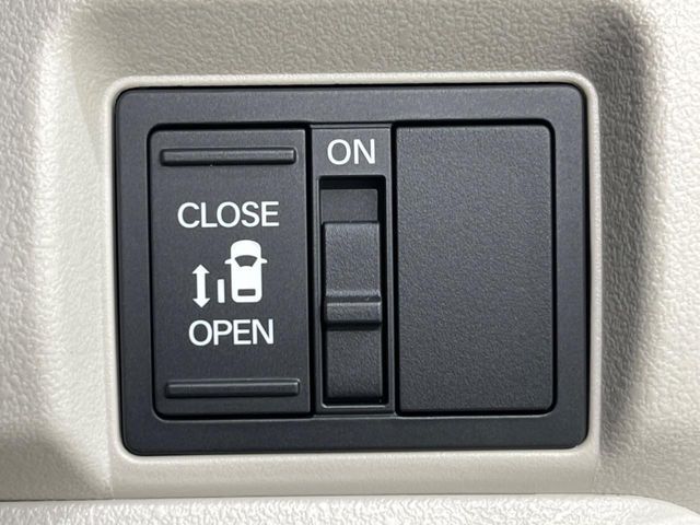 【パワースライドドア】スマートキーや運転席のスイッチでスライドドアの開閉が可能♪電動だから力を入れてドアを開ける必要が無く、小さいお子様でも、重い荷物を持っている時もラクに開け閉めできます♪