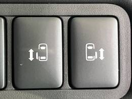 【両側パワースライドドア】スマートキーや運転席のスイッチで後席両側スライドドアの開閉が可能♪電動だから力を入れてドアを開ける必要が無く、小さなお子様でも簡単に開け閉めでき快適です♪