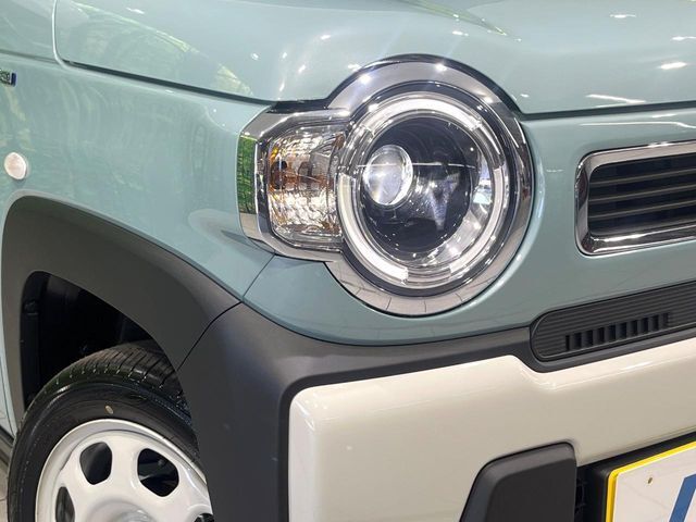 【LEDヘッドライト】悪天候や夜間走行時も良好な視界を確保し安心して運転できる高輝度LEDヘッドライトを装備！点灯速度が早く、消費電力も抑えられています。