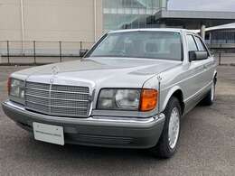 コーナーポールにもスリーポインテッドスターを採用。