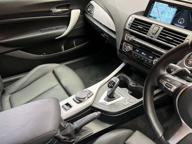 輸入車ディーラー採用のドライブレコーダーも選べます。万が一の事故の際のお守りとしていかがでしょうか？その他様々なオプションをご用意しております。