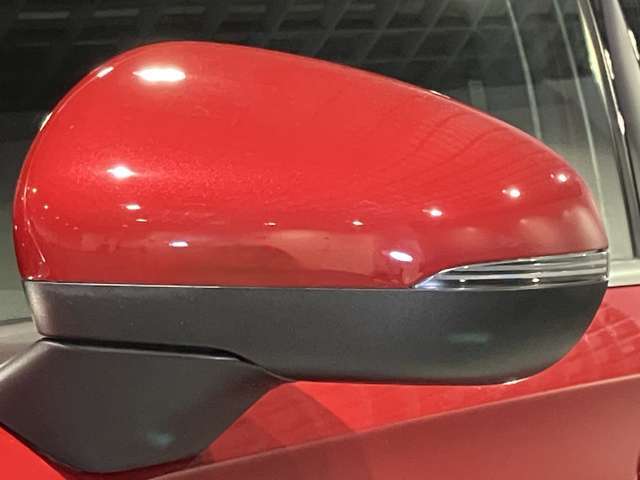 トランク容量は同一他社車両より広く、旅行やゴルフ等様様なシツエーションで役立ちます。