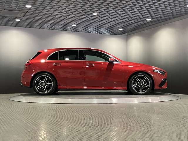 新車保証の【メルセデスケア】が継承されるお車は、初回車検時まで走行距離無制限でトータルサポートさせていただきます。