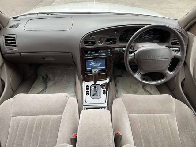 走行38000Km。内外装共に良好で目を見張るコンディションの個体です。禁煙車なので嫌なニオイもありません。