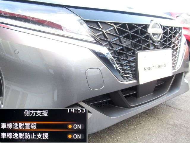 走行車線を逸脱しそうな場合、メーター内ディスプレイへの警告表示と、ブザーで注意喚起してくれる！！LDW（車線逸脱警報）と、ハンドルの振動で車線内に戻るように促してくれる、LDP付！！