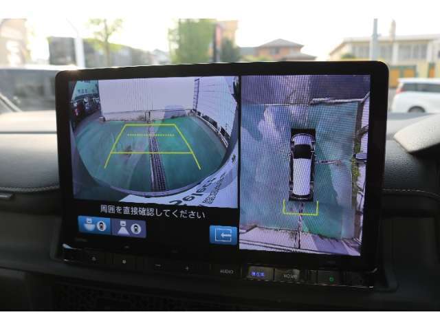 バックカメラを搭載しておりガイドラインも表示されますので車庫入れも安心ですね♪