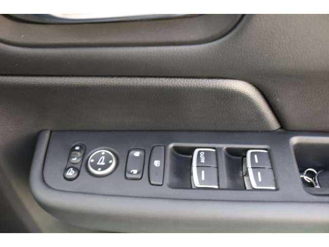 任意保険やクレジットあると便利なJAFの加入もお車のことならお任せください♪